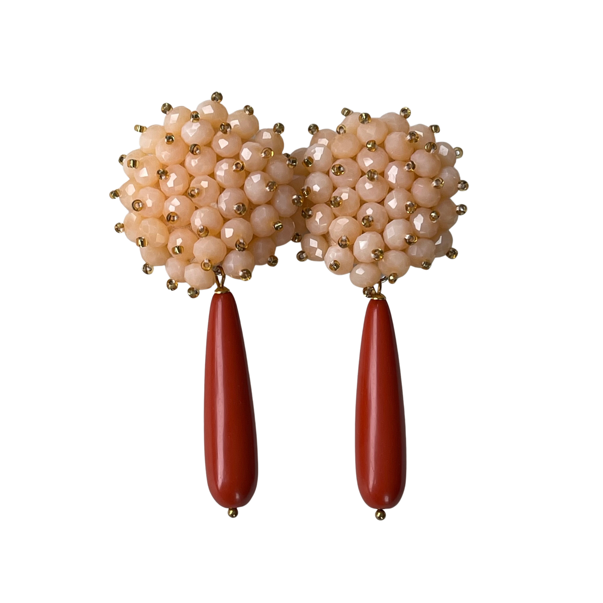 Ohrhänger mit Pfirsichfarbenen Kristallen und Korallen - Praktischer Clip-Verschluss - Länge: 8,0 cm, Breite: 3,6 cm - 18 K vergoldetes Messing mit funkelnden Kristallen und faszinierenden Korallen