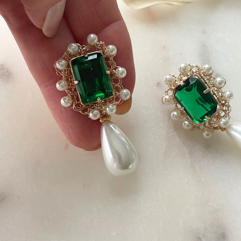 Ohrringe LILIBET mit Kristallen Smaragt und Perlen-Anhänger - Alessandra Schmidt Jewelry