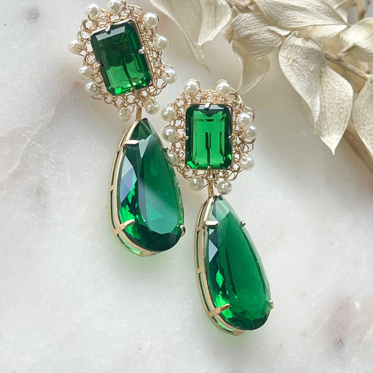 Ohrringe LILIBET mit Kristallen Smaragt und Perlen-Anhänger - Alessandra Schmidt Jewelry