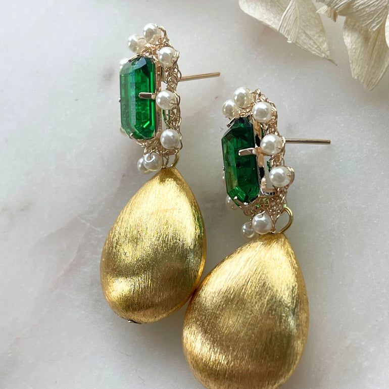 Ohrringe LILIBET mit Kristallen Smaragt Gold und Perlen-Anhänger - Alessandra Schmidt Jewelry