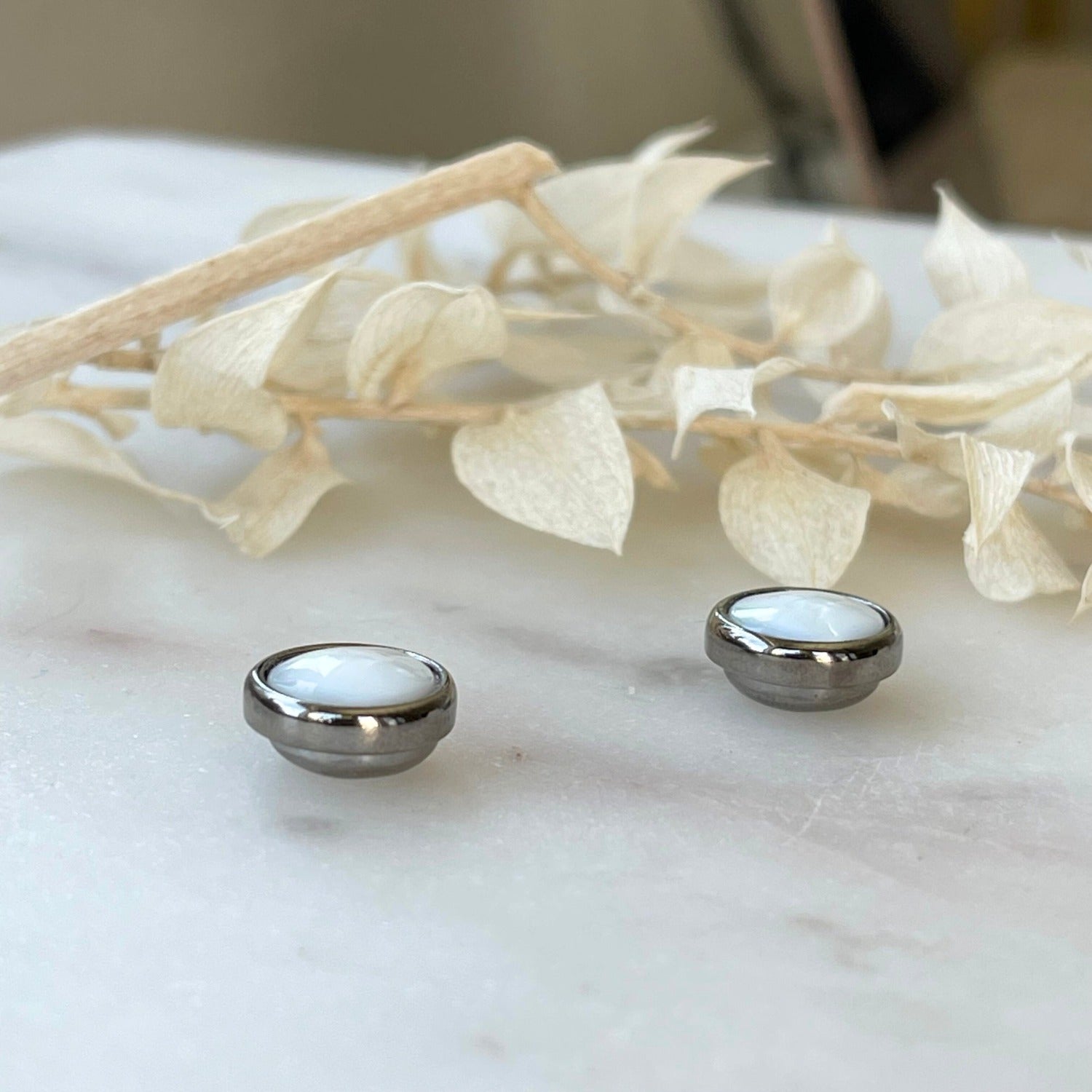 Ohrring ESTHER Magnetverschluß mit Perlmutt - Alessandra Schmidt Jewelry