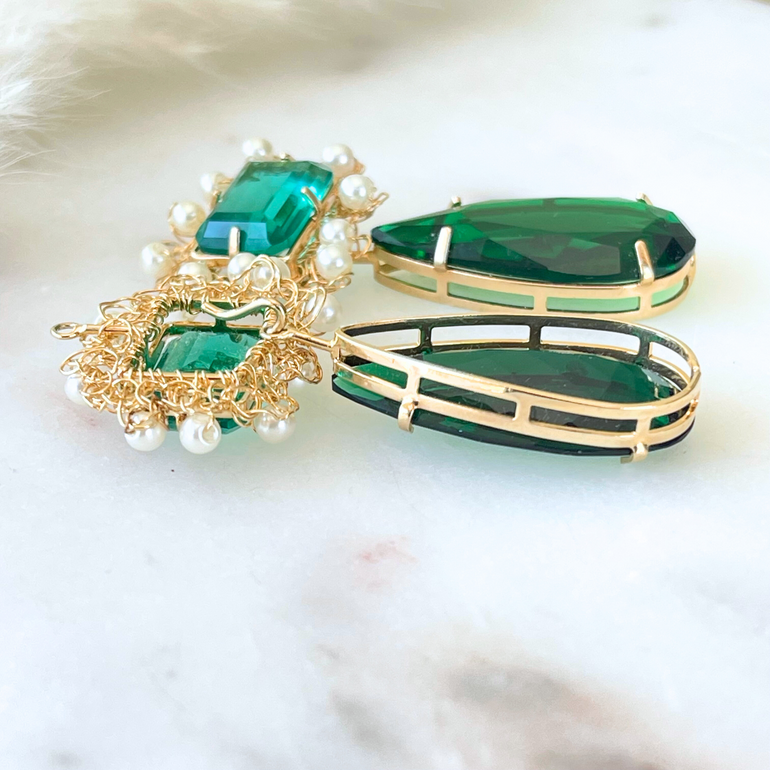 Rückansicht des Anhänger Sets mit feinem vergoldeten Finish und Haken für Wechselsystem Ohrringe