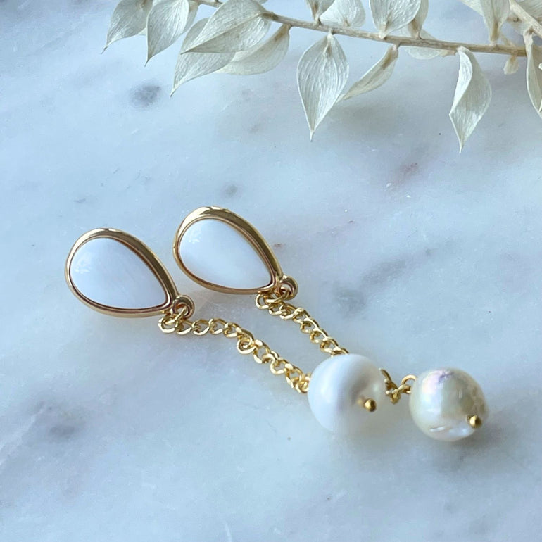 Perlen Ohrringe lang MARTA mit Perlmutt - Alessandra Schmidt Jewelry