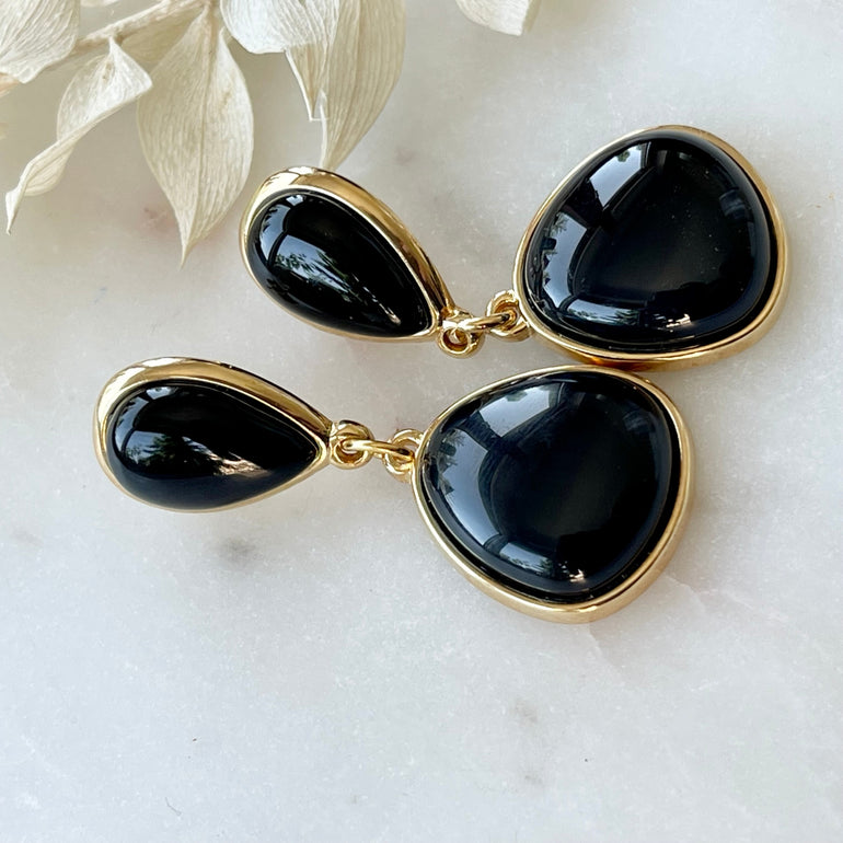 Schwarze Ohrringe "ALESSANDRA" mit  Naturstein Achat.  Mit Stecker-Verschluss,  Länge: 4,5 cm. 