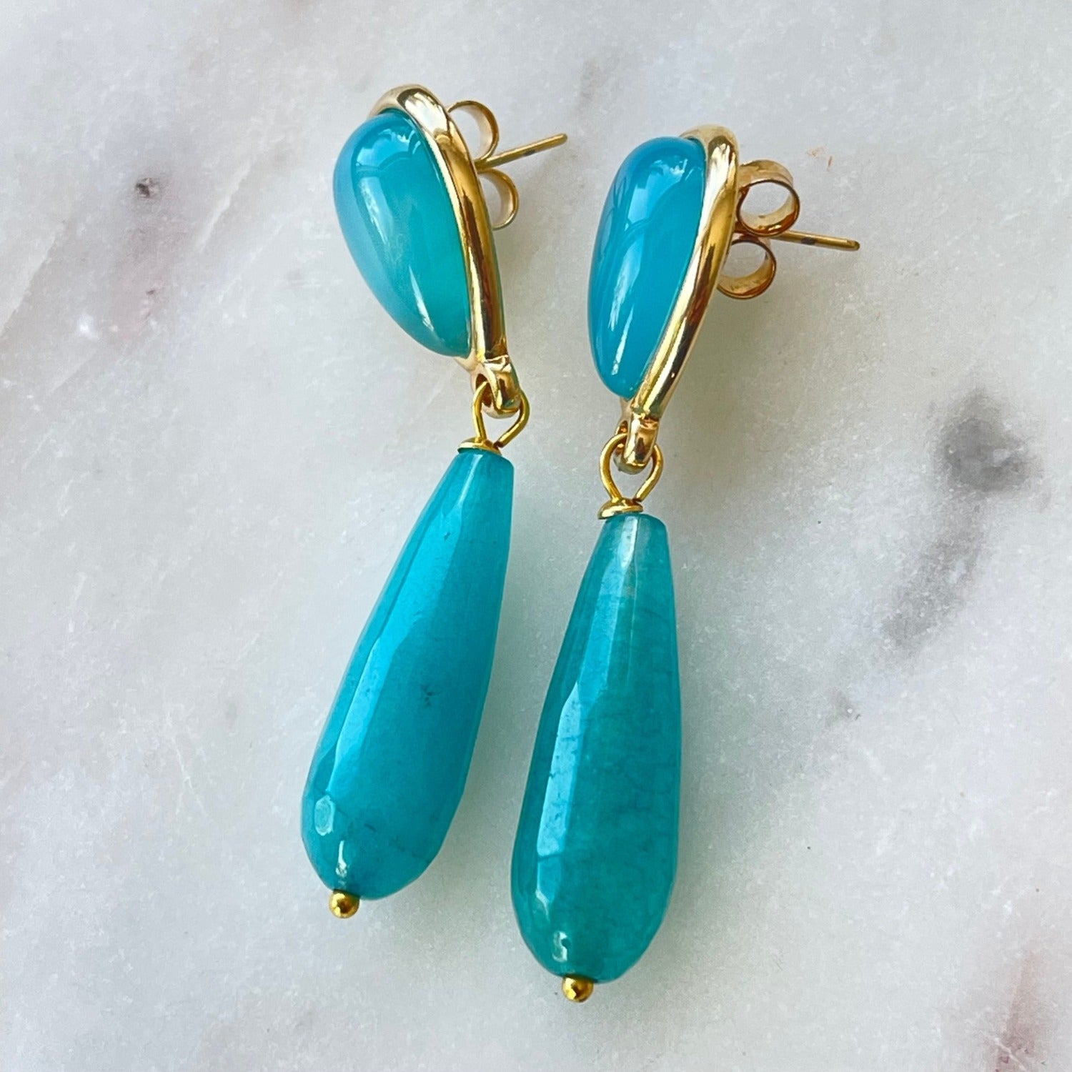 Tropfen-Ohrringe "VIVIAN" mit Achat und Jade-Turquoise. Länge: 5,5 cm. Verschluss: Clip. Verstellbare Clips für optimalen Tragekomfort, individuelle Anpassung ans Ohr möglich.