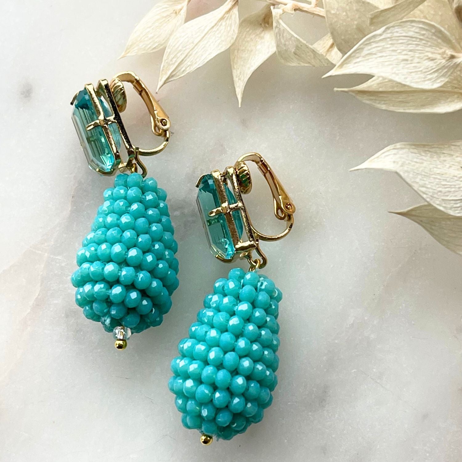 Blaue Ohrringe CHARLOTTE mit Clips und Kristall - Alessandra Schmidt Jewelry