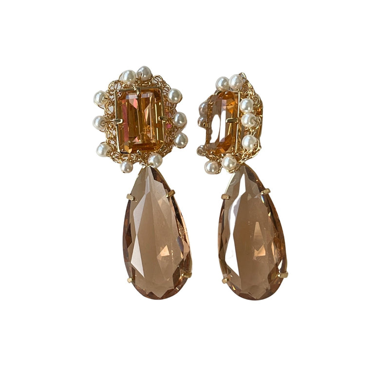 Ohrringe mit Kristallen Citrin und Aquamarin - Mit Clip-Verschluss - Länge: 5,0 cm. Enthält einen kompletten Ohrring und ein Paar zusätzliche Kristallanhänger in anderer Farbe - Inspiriert von der Queen’s Jewelry Kollektion - Bietet Flexibilität für verschiedene Looks und Stile.
