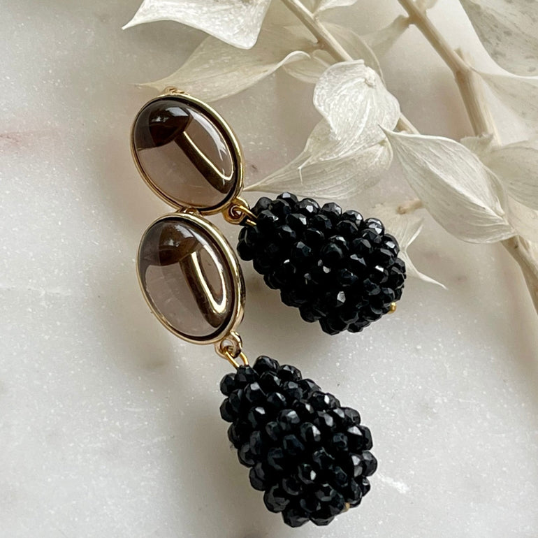 Elegante Ohrringe mit Clip-Verschluss: Rutil-Naturstein und schwarze Kristalltropfen Länge: 4,8 cm