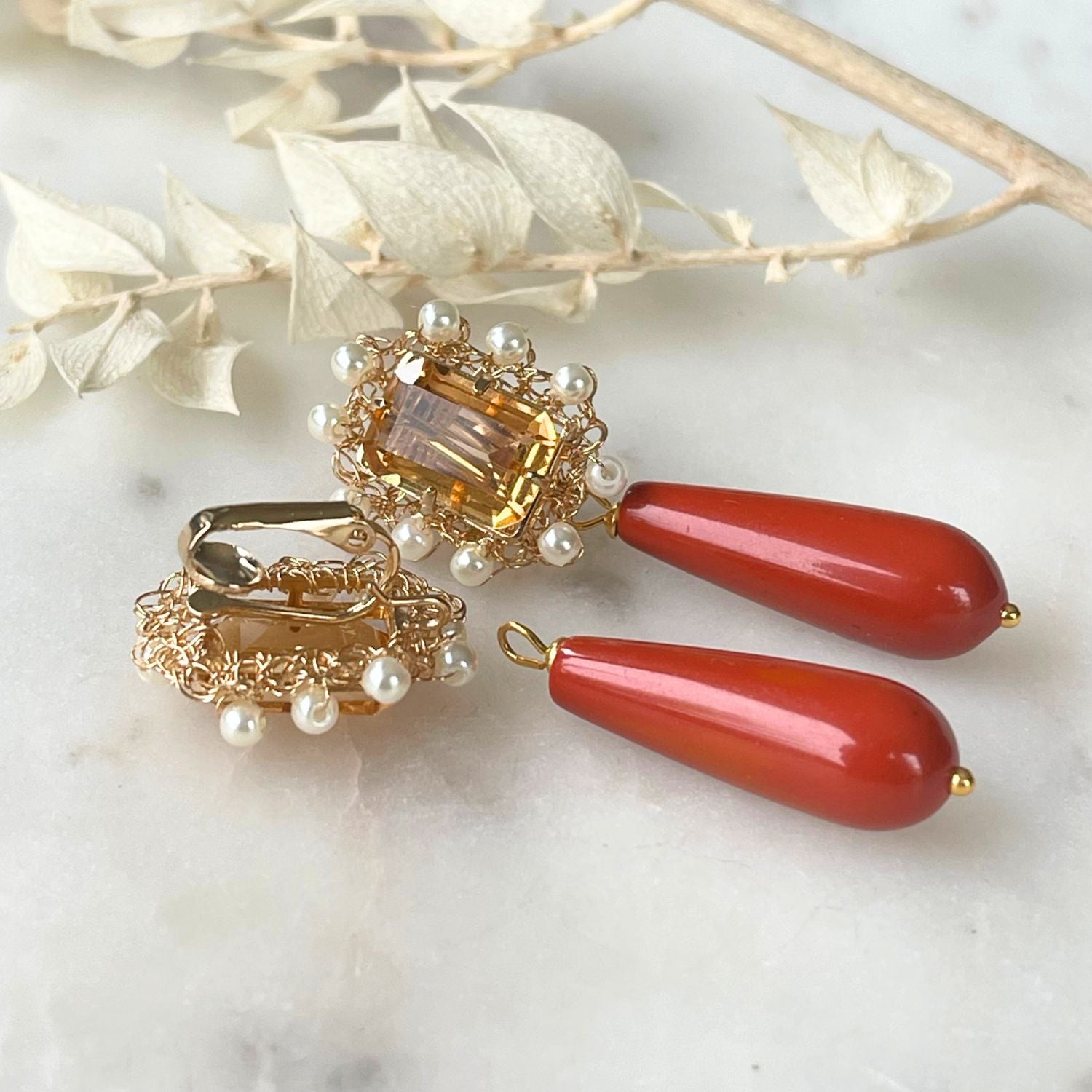 Ohrclips LILIBET mit Kristallen Citrin und Korallentropfen - Alessandra Schmidt Jewelry
