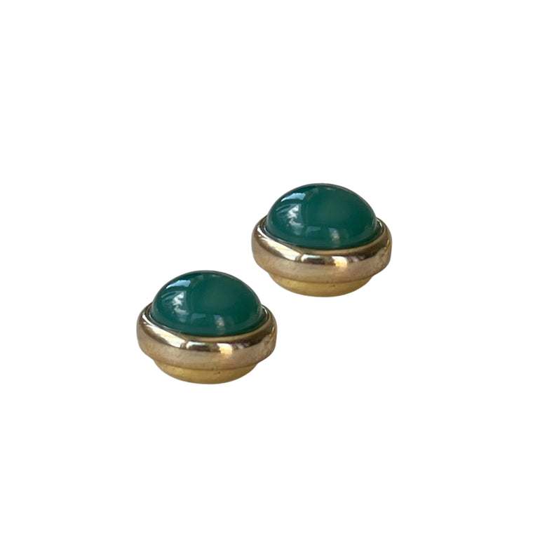 Magnetische 'ESTHER' Ohrringe: Vergoldet mit grünem Achat Durchmesser: Ca. 1,2 cm Magnetverschluss, kein Ohrloch erforderlich. Hochwertige, stilvolle Ohrringe für jedes Outfit