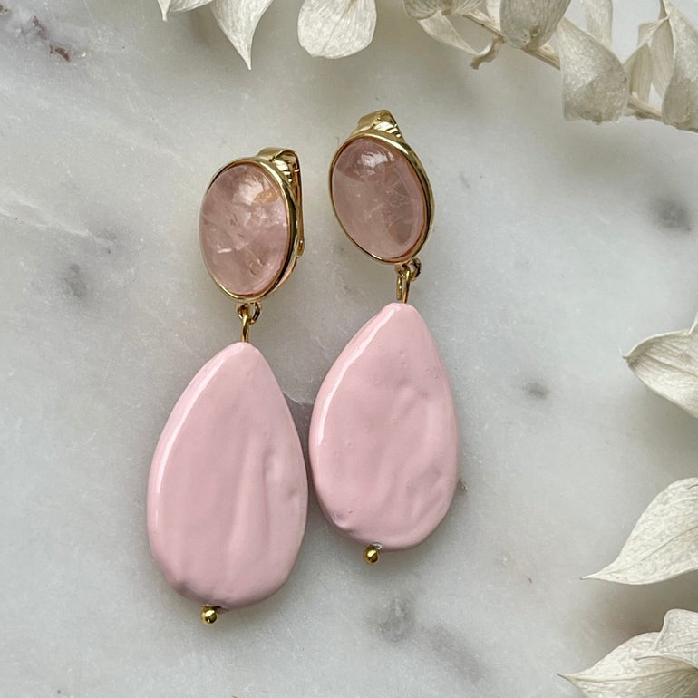 Ohrclips mit Rosenquarz: Klassische Eleganz trifft auf zeitlose Schönheit - Länge ca. 5,5 cm -Naturstein Quarz in seiner reinsten Form - Perfekte Wahl für formelle Anlässe und lässige Looks, vom Alltag bis zu besonderen Veranstaltungen