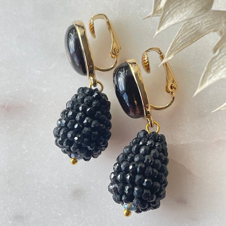 Elegante Ohrringe mit Clip-Verschluss: Rutil-Naturstein und schwarze Kristalltropfen Länge: 4,8 cm