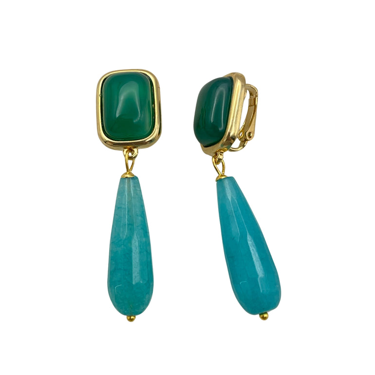 Blau-türkise Ohrringe CHARLOTTE mit Sodalith und Kristallen, Clip-Verschluss, 18 K vergoldetes Messing, 4,5 cm Länge, 1,3 cm Breite. Einzigartige Eleganz und Farbenspiel durch tiefblauen Sodalith und funkelnde Kristalle.
