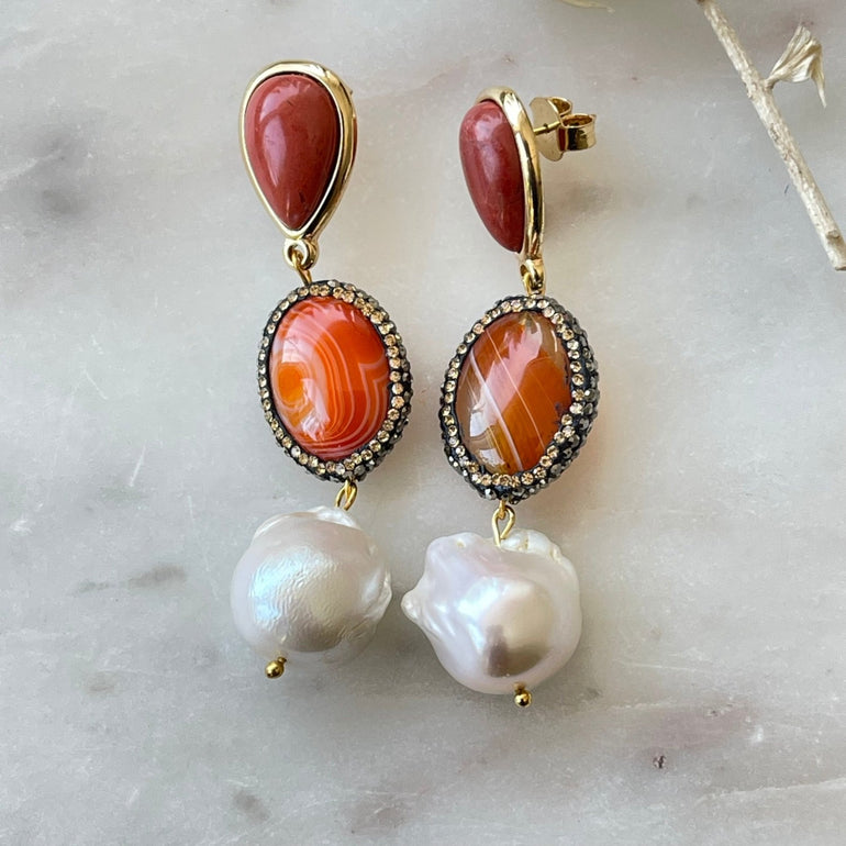 Koralle Ohrringe mit Amazonit, Kristall und Barrock-Perlen.  Einzigartige Schönheit durch Natursteine und Zuchtperlen