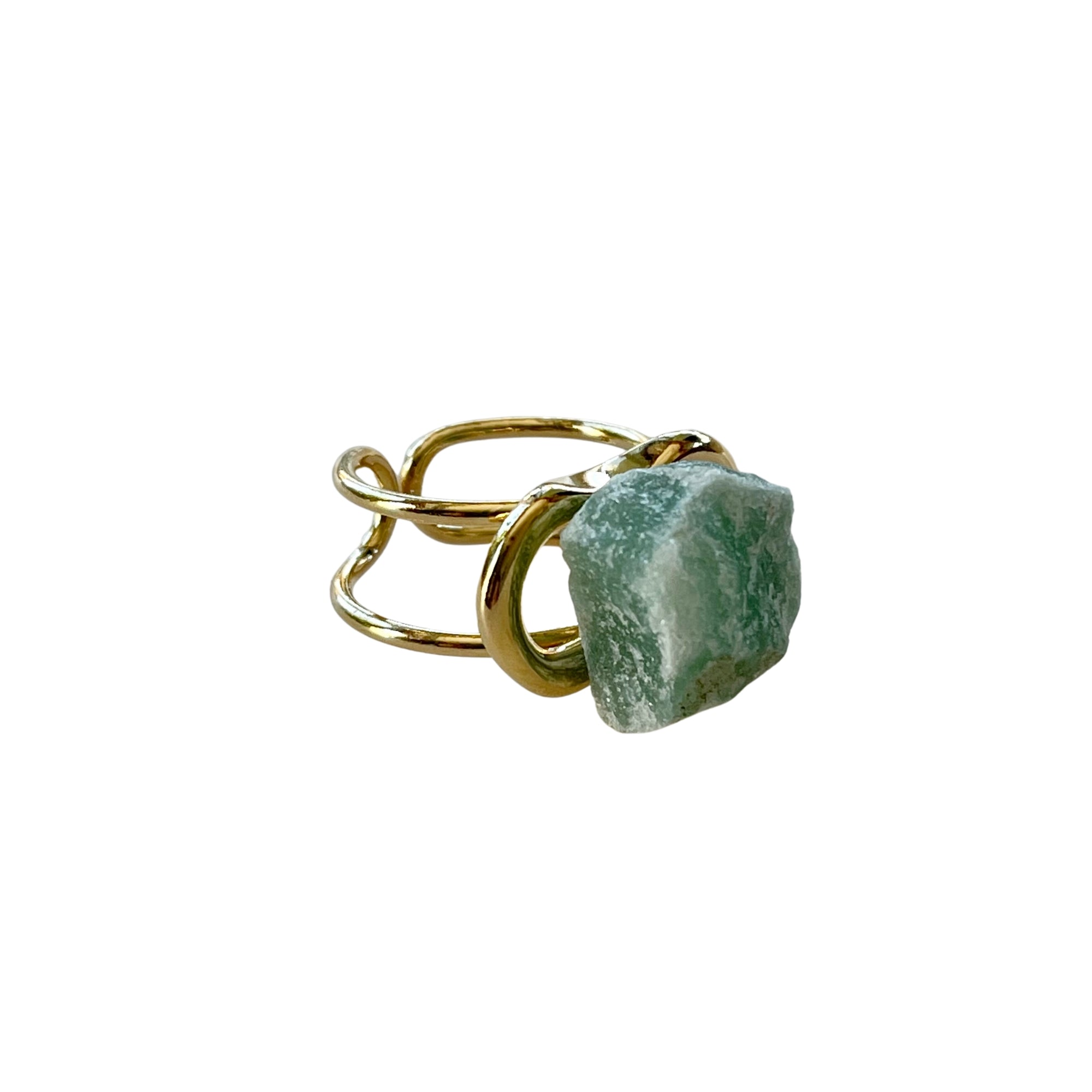 Der Ring "ÉRIKA", vergoldet mit 18 K grünem Quarz, ist ein unverwechselbares Stück.  Ein offener Cocktailring in transparentem Design. Verstellbar.  Hergestellt aus hochwertigem 18 K vergoldetem Messing mit Quarz. Perfekt für Frauen, die besondere und einzigartige Stücke zu schätzen wissen
