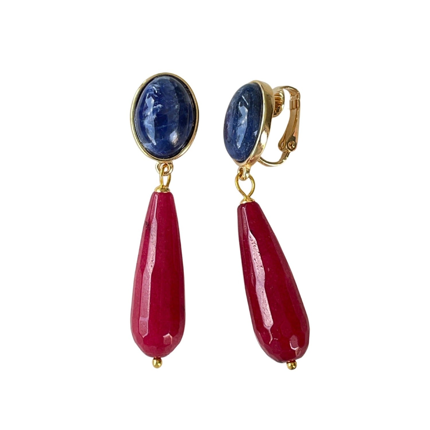 Stilvolle Ohrclips ANTONELLA: Blau und Rot vereint mit Clip-Verschluss. Länge: 5,0 cm, Gewicht: ca. 12,88 g. Hochwertiges 18 K vergoldetes Messing mit Sodalith und Achat