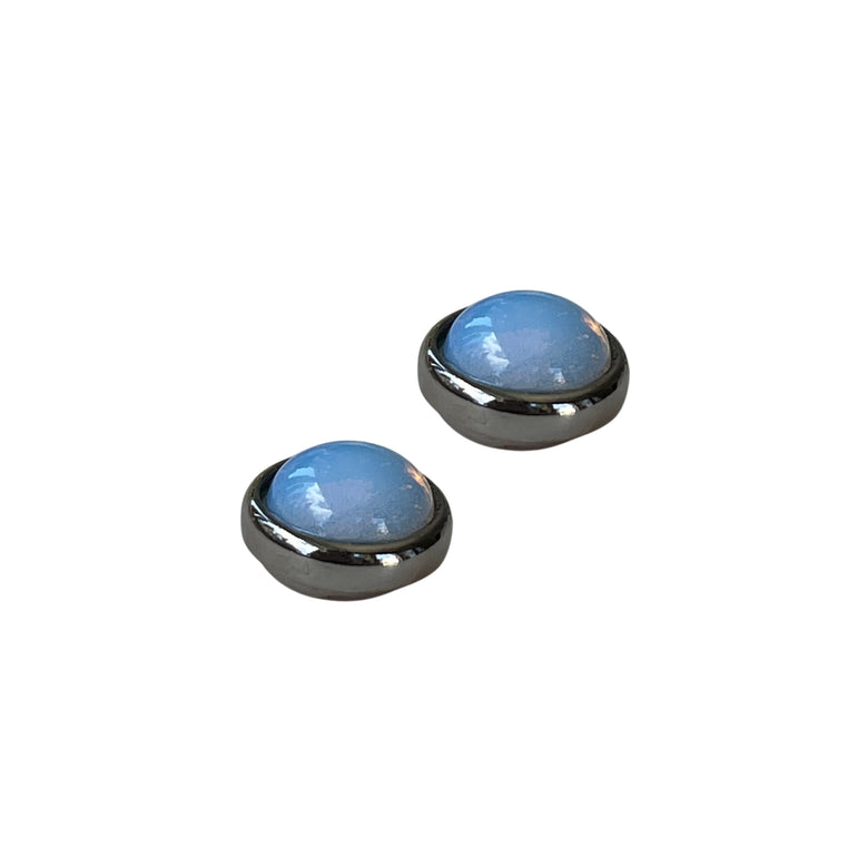 Ohrring mit Magnetverschluss aus Mondstein - Durchmesser: 1,2 cm - Rodhiniert - Der Magnetverschluss erleichtert das Anlegen und sorgt dafür, dass der Ohrring fest im Ohr sitzt