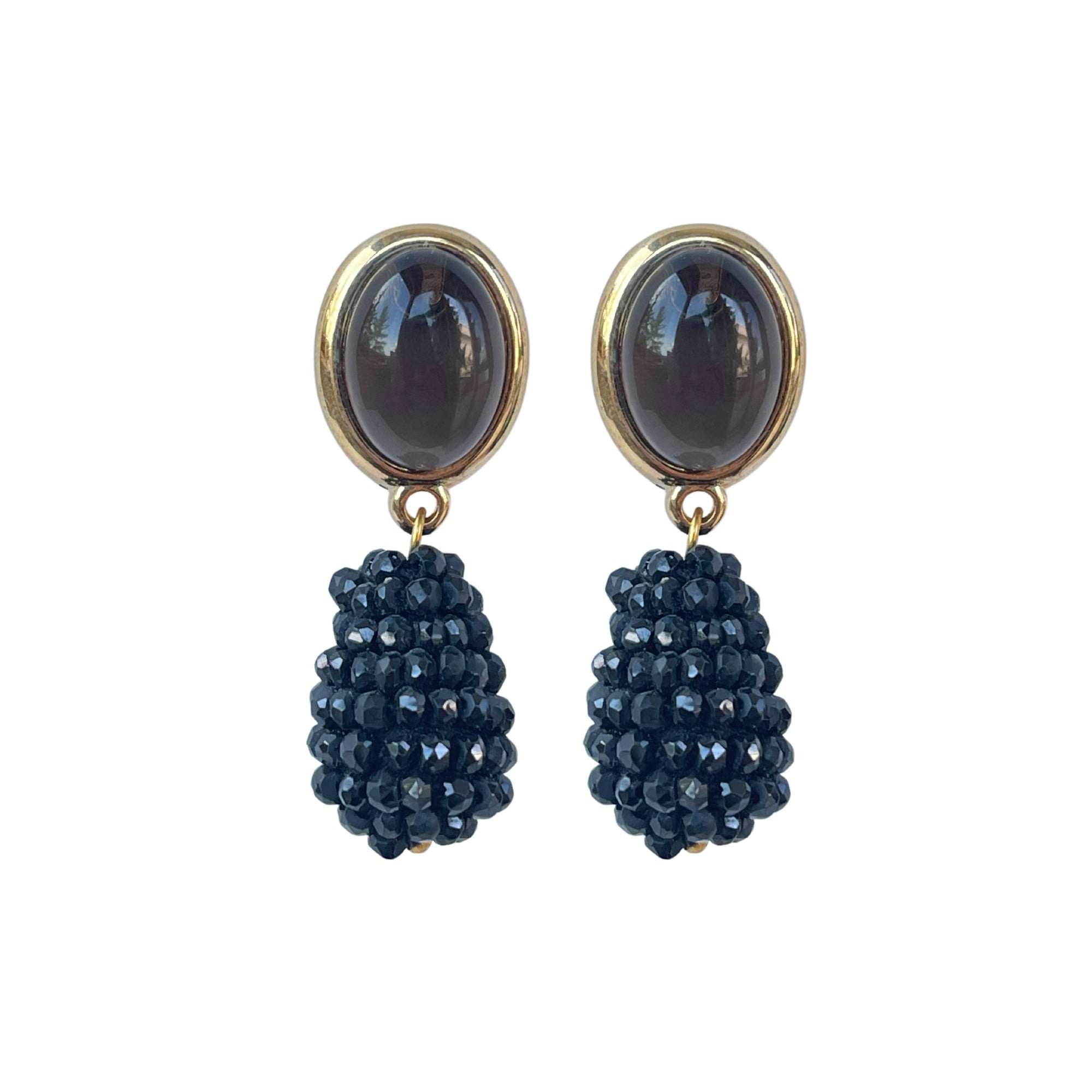 Ohrringe "CHARLOTTE" mit Obsidian und Kristallanhängern, Länge: 4,0 cm, Breite: 1,3 cm, Stecker-Verschluss, Gewicht: ca. 14,12 g pro Paar, hochwertiges 18 K vergoldetes Messing mit natürlichen Obsidiansteinen und funkelnden Kristallanhängern