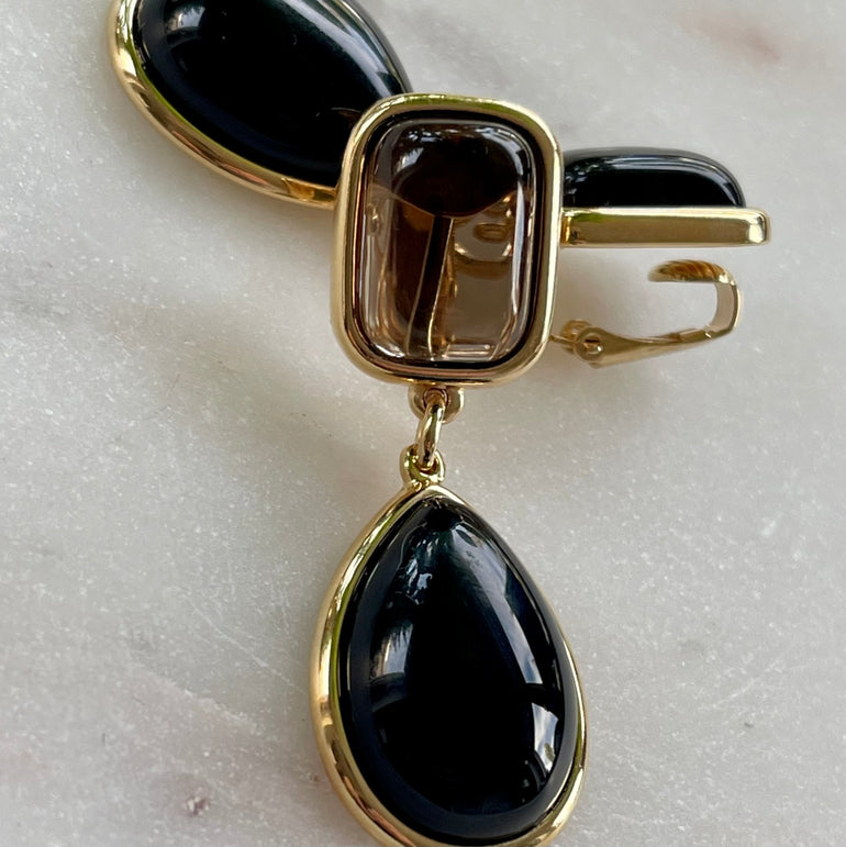 Raffinierte Ohrringe mit Clip-Verschluss: Rutil-Natursteine und schwarzer Achat. Länge 4,9 cm