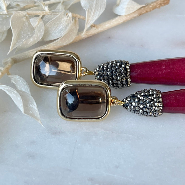 Ohrclips "MARIELA" mit Obsidian, Marcassite und Achat - Mit Clip-Verschluss - Farben: Rauchgrau und Rot - Länge. 8,00 cm Gewicht: ca. 26,75 g pro Paar - 18 K vergoldetes Messing mit natürlichen Obsidian, Marcassite und Achatsteinen